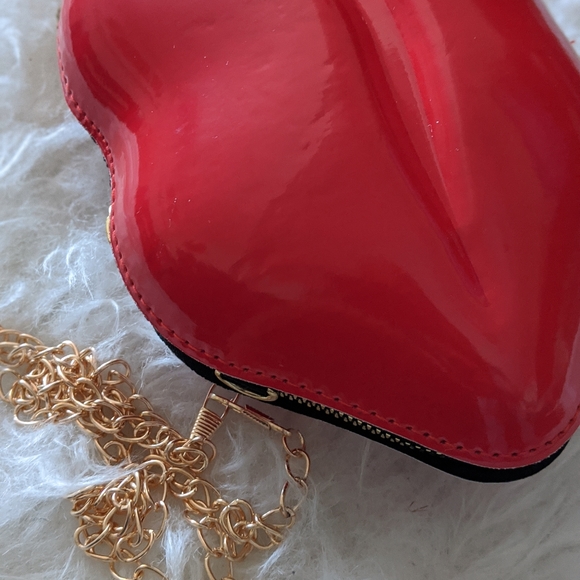 NWOT Red Lips Crossbody Clutch Purse - Picture 6 of 10